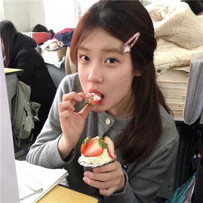 女王蜂游戏 海报